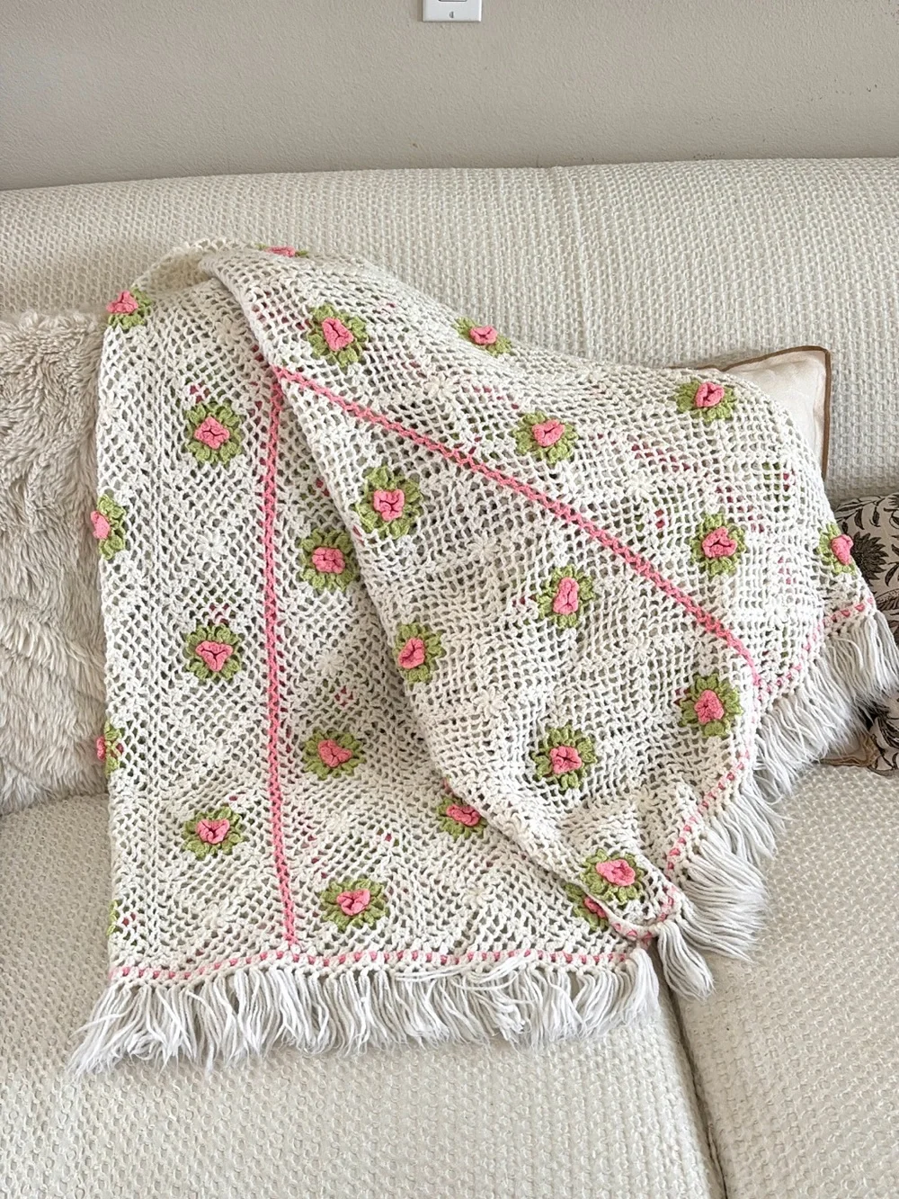 Vintage Handmade White Crochet Fringe throw blanket with Pink Rose Accents